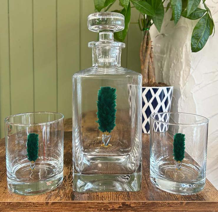 ROYAL IRISH RANGERS HACKLE - DECANTER SET