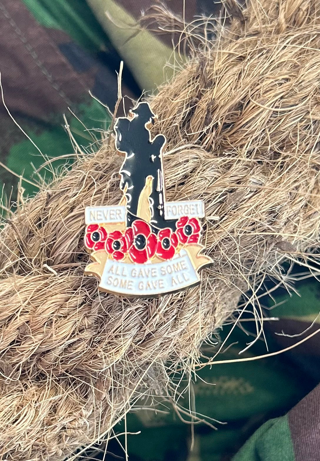 Never Forget Remembrance Lapel Pin Badge