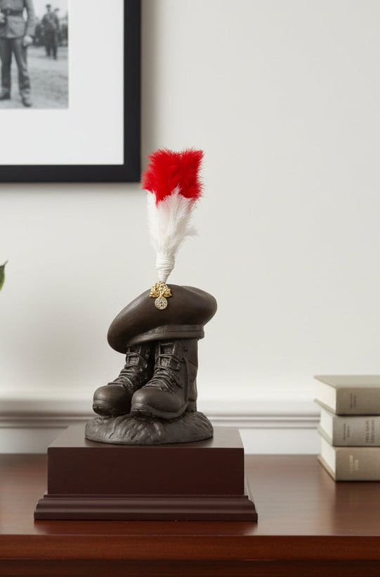 Royal Regiment Fusiliers - Boots and Beret with Hackle