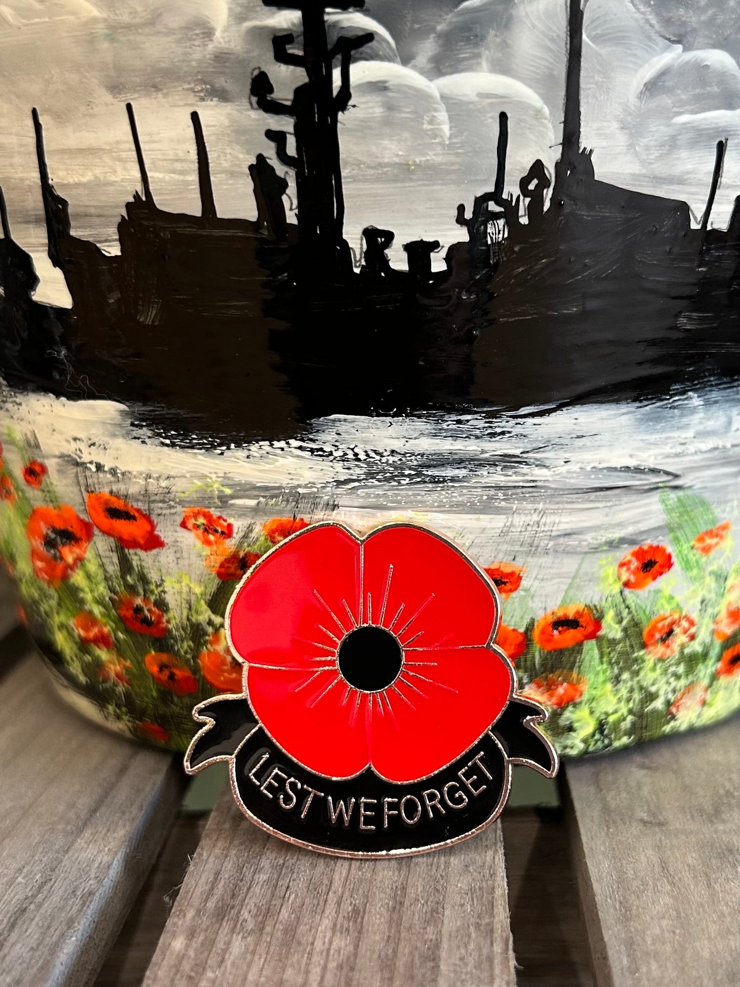 Lest We Forget Remembrance Lapel Pin Badge